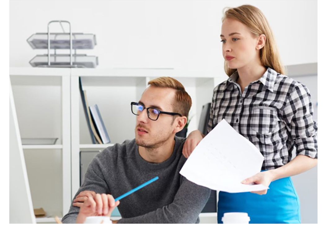 Assistance and project manager planing a project